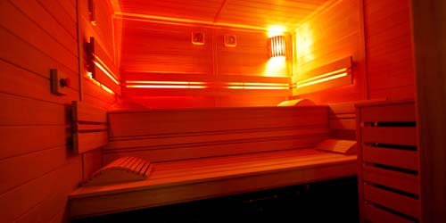 Intérieur du sauna dans l'espace sauna hammam du camping en Vendée près de Saint-Jean-de-Monts