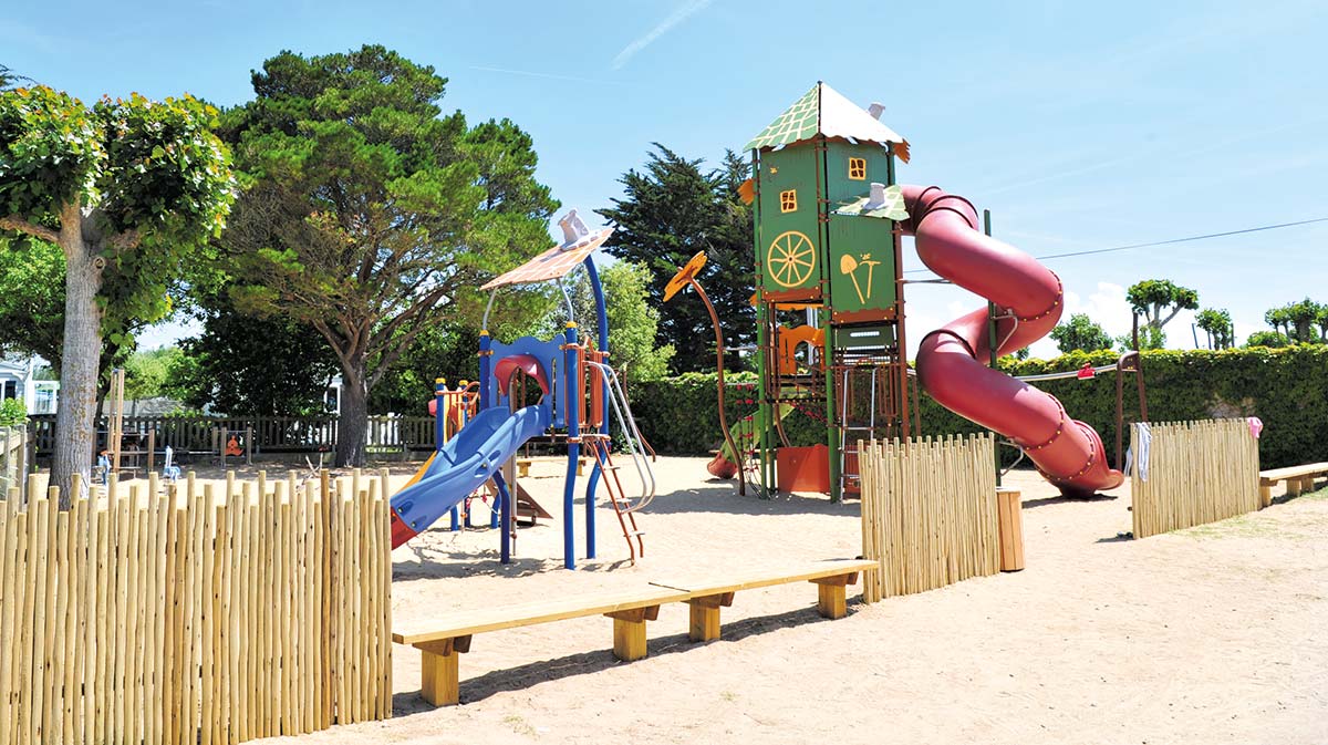 Speeltuin voor kinderen op de camping in Saint-Hilaire-de-Riez bij Saint-Jean-de-Monts