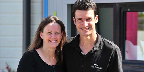 Het receptieteam van de camping in de Vendée in Saint-Hilaire