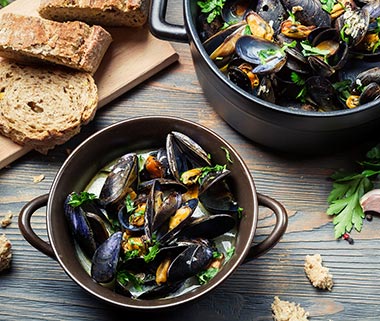 Mussels dish with wholemeal bread at Amy's House restaurant in Saint-Hilaire-de-Riez