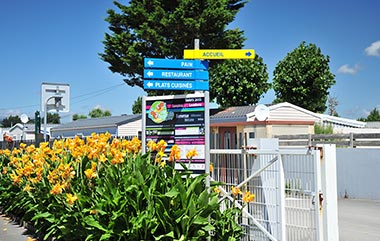 Signalétique des services du camping Les Écureuils à Saint-Hilaire-de-Riez