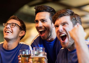 Voetbalfans op camping Les Écureuils in Saint-Hilaire-de-Riez