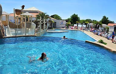 Children in the infinity pool at the campsite near Saint-Gilles-Croix-de-Vie