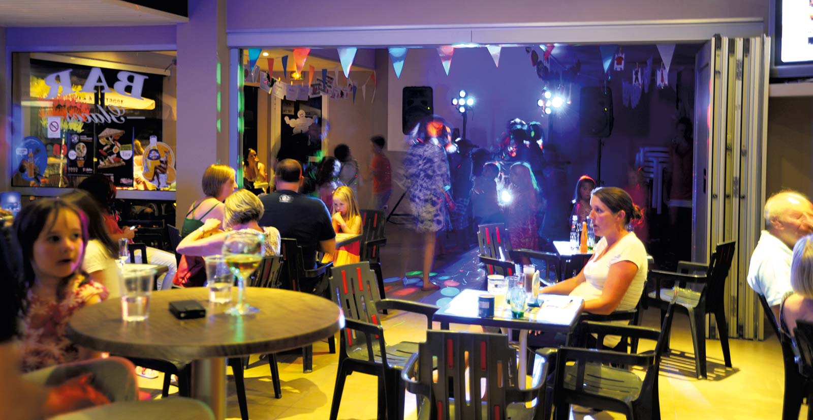 Nightly musical entertainment at the campsite bar in Saint-Hilaire-de-Riez