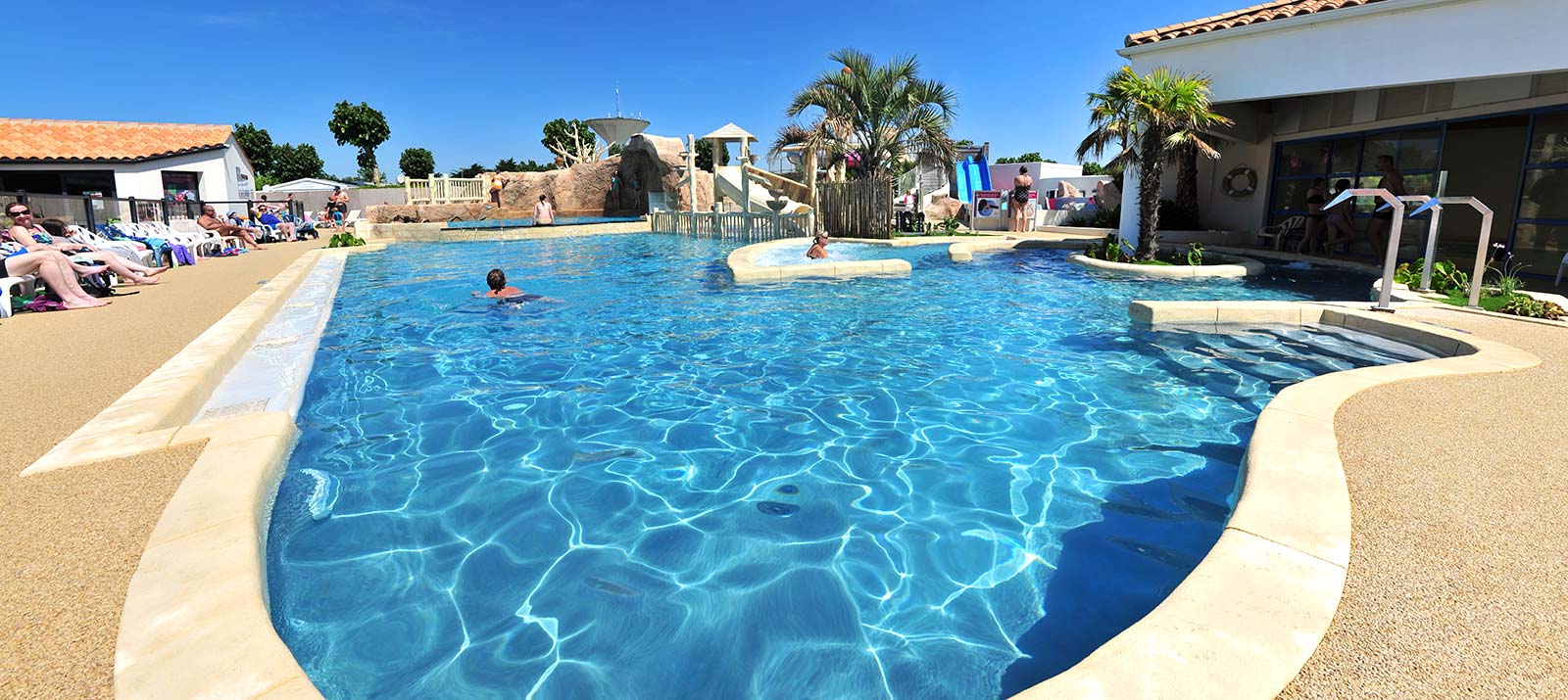 Swimming pool at Les Ecureuils campsite in Vendée in Saint-Hilaire-de-Riez