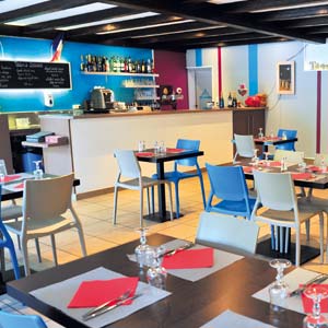 Tables at the Les Écureuils campsite restaurant in Saint-Hilaire-de-Riez