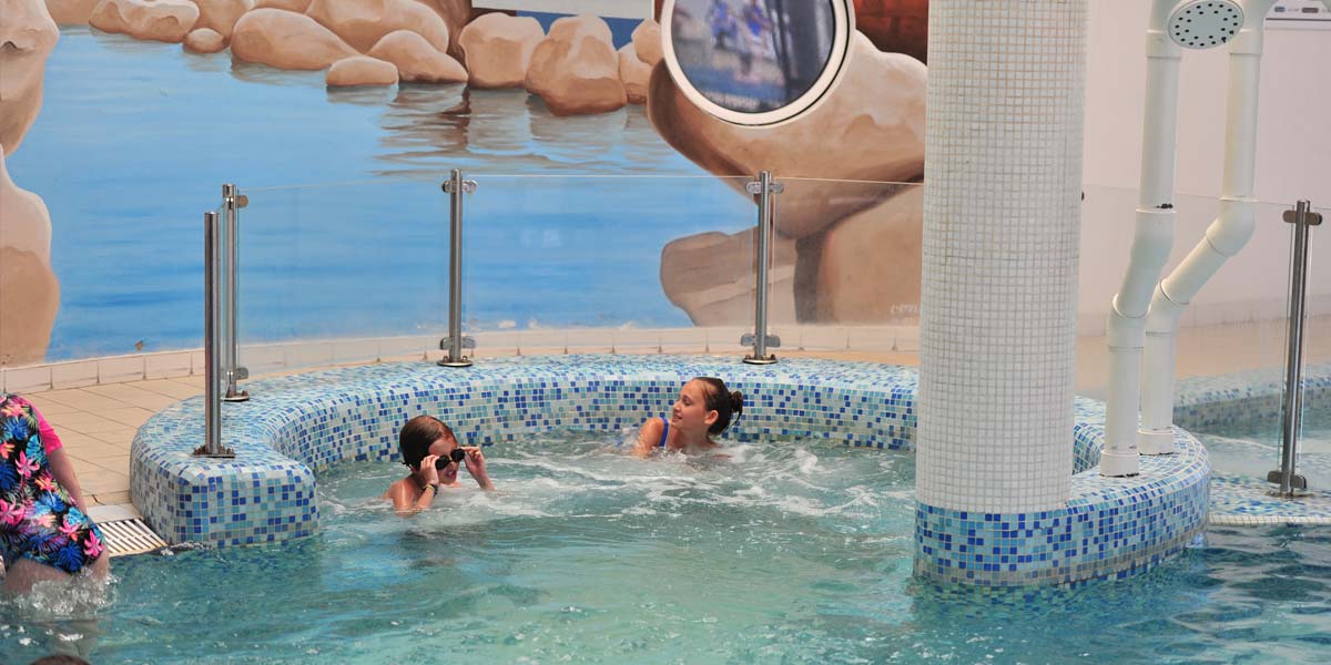 Campers in the Jacuzzi at Les Écureuils campsite in Saint-Hilaire-de-Riez